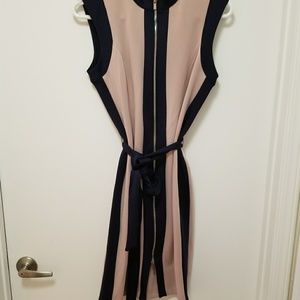 ENFOCUS STUDIO Beautiful dress, size 6.